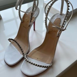 WORN TWICE WHITE LOUBOUTIN HEELS